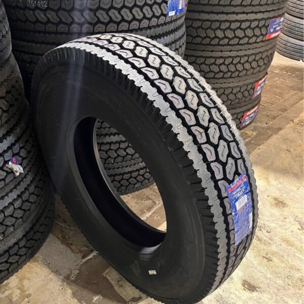 11R24.5 All Position Truck Tire Suitable for Bus and Coach Applications with Long Wear Life