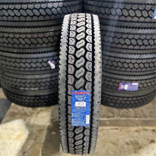 11R24.5 Commercial Semi Truck Tire Designed for Reduced Rolling Resistance and Fuel Economy