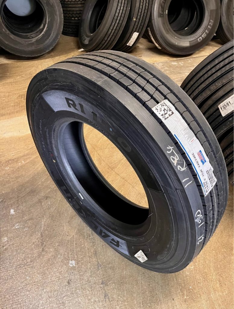 11R24.5 Commercial Truck Tire DOT Approved for Urban Regional and Highway Fleet Operations 11R24.5 Commercial Truck Tire DOT Approved for Urban Regional and Highway Fleet Operations