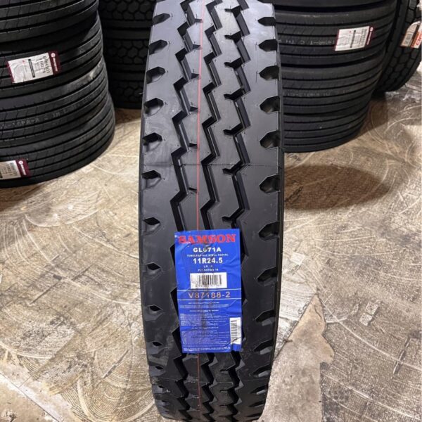 11R24.5 Commercial Truck Tire for Buses and Coaches with Smooth Ride and Noise Reduction