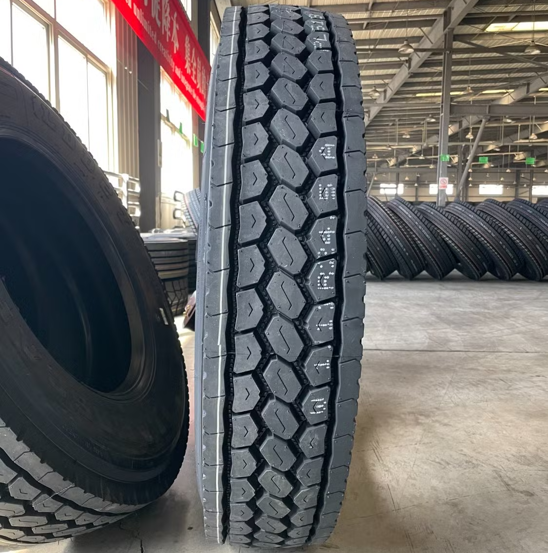275/80R22.5 All Position Commercial Truck Tire DOT Certified for Steer, Drive, Trailer with High Load Rating 275/80R22.5 All Position Commercial Truck Tire DOT Certified for Steer, Drive, Trailer with High Load Rating