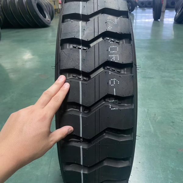 295/75R22.5 All Position Semi Truck Tire DOT Approved for Highway and Regional Driving Conditions