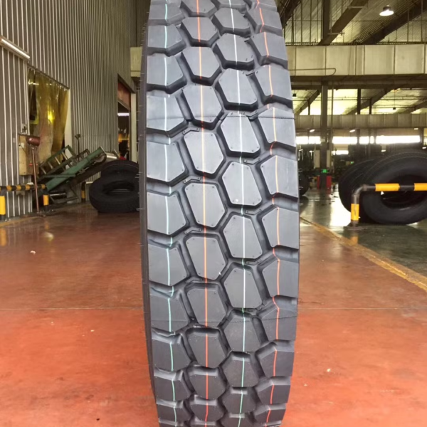 295/75R22.5 All Position Truck Tire Built for Long Haul Operations with Strong Retread Value