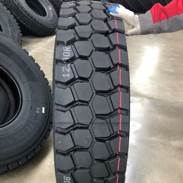 295/75R22.5 Commercial Truck Tire for Buses and Coaches with Smooth Ride and Noise Reduction