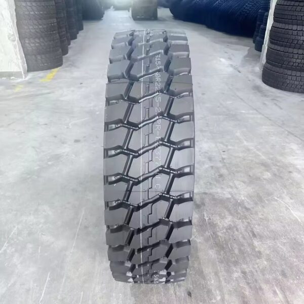 295/75R22.5 Commercial Truck Tire for Long Distance Transport with Fuel Efficiency and Even Wear