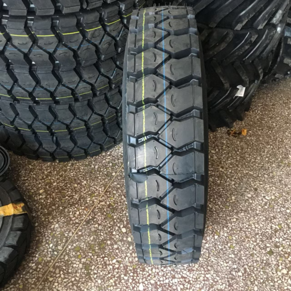 295/75R22.5 Drive Axle Commercial Truck Tire Designed for Heavy Loads and High Torque Demands