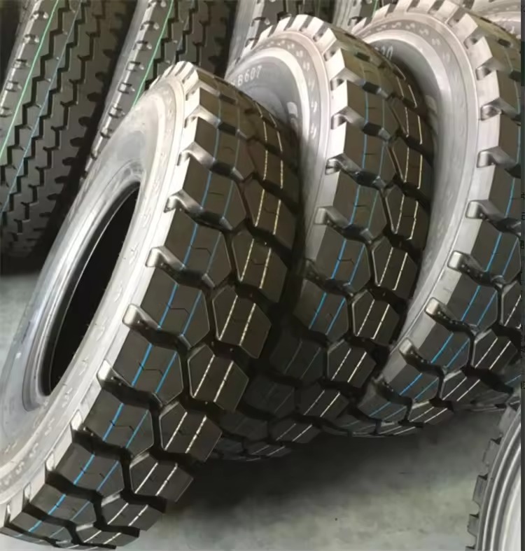 295/75R22.5 Heavy Duty Semi Truck Tire for Export and Domestic Transport Applications 295/75R22.5 Heavy Duty Semi Truck Tire for Export and Domestic Transport Applications