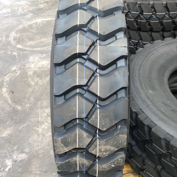 29575R22.5 Highway Commercial Truck Tire Optimized for Steer Drive Trailer Applications