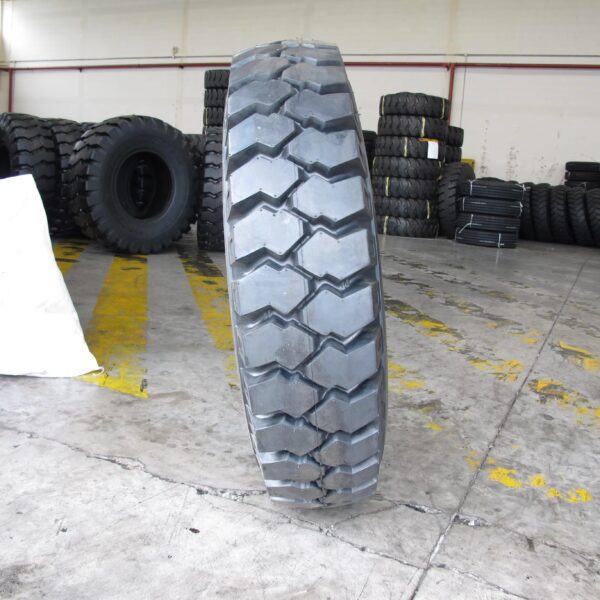 295/75R22.5 Highway Truck Tire DOT Approved for Long Haul Use with Strong Heat Dissipation
