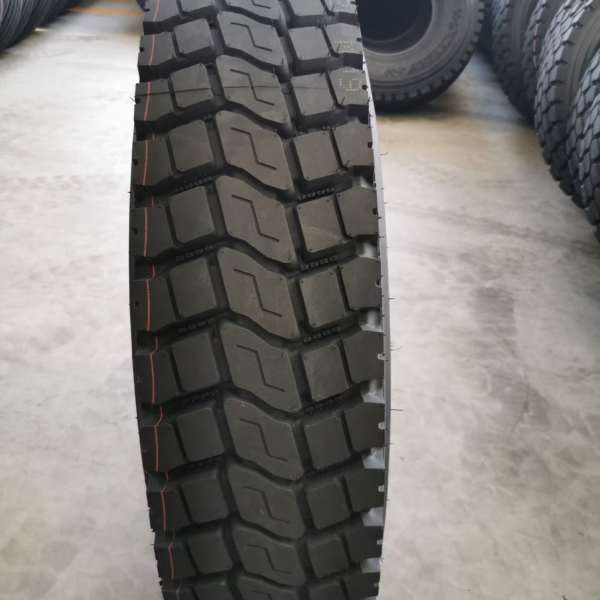 295/75R22.5 Highway Truck Tire DOT Certified for Steer Axle with Heat Resistant Tread Compound