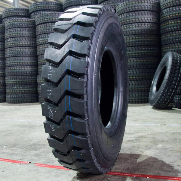 295/75R22.5 Steer Tire for Commercial Trucks DOT Approved Highway Design with Long Mileage Performance