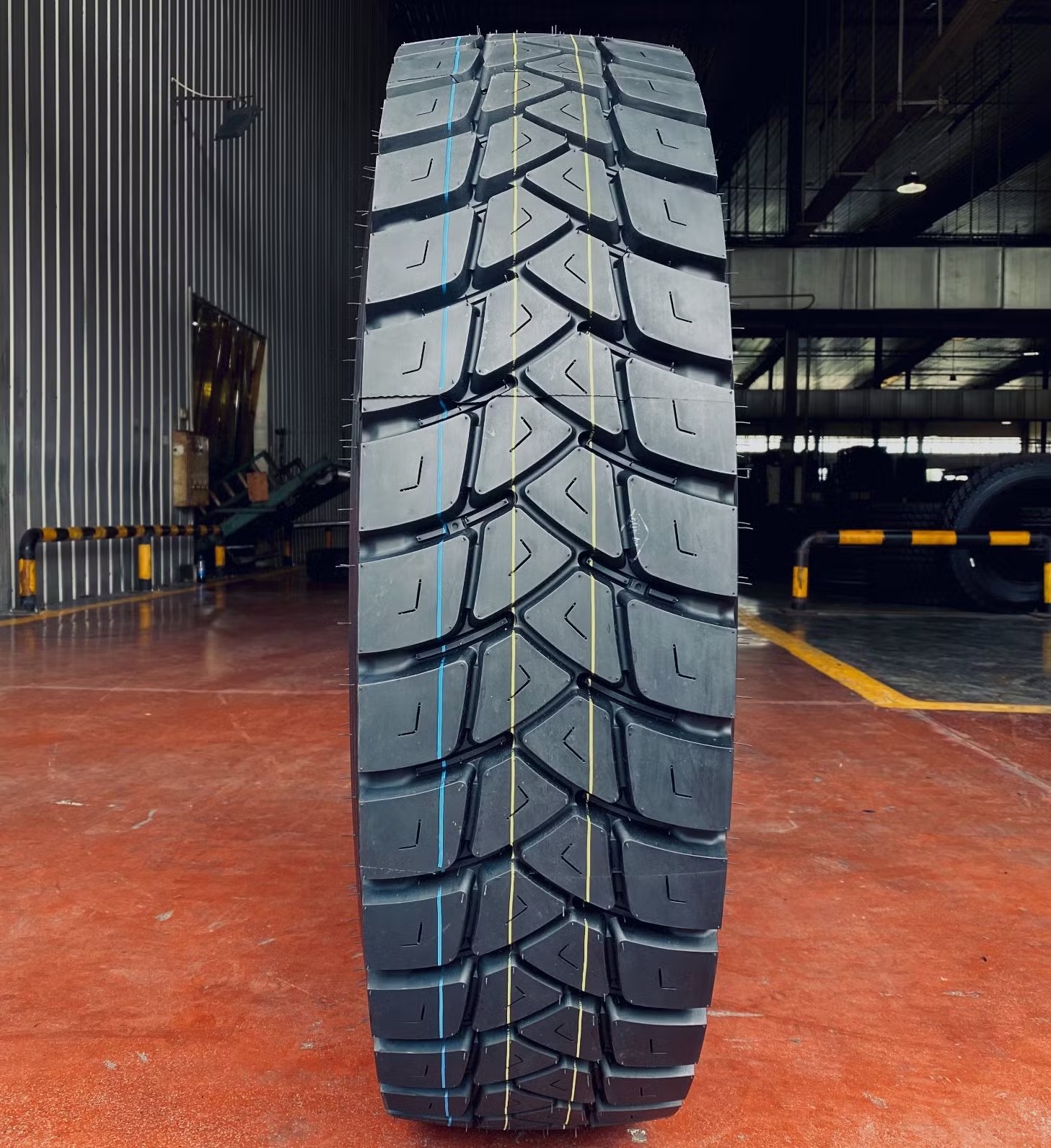 445/50R22.5 Heavy Duty Trailer Tire Commercial Application with Deep Tread Grooves 445/50R22.5 Heavy Duty Trailer Tire Commercial Application with Deep Tread Grooves